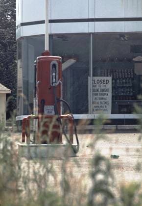 Closed gas station Closed gas station in Delaware in June 1973 Photograph by Dennis Brack bs b 17 Millsboro Delaware USA EDITORIAL USE ONLY Copyright: xx DennisxBrackx bsphotos031293