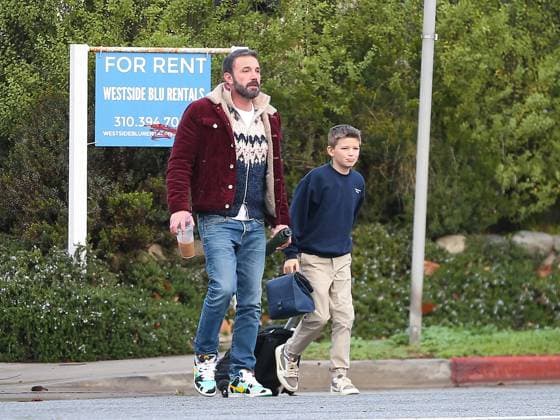 Entertainment Themen der Woche KW04 Entertainment Bilder des Tages Ben Affleck picks up son Samuel from school. Featuring: Ben Affleck, Samuel Affleck Where: Los Angeles, California, United States When: 25 Jan 2024 Credit: BauerGriffin INSTARimages EDITORIAL USE ONLY. NOT FOR USE BY NEWSPAPERS BASED IN THE UK. Copyright: xBellocqimagesx 53398711