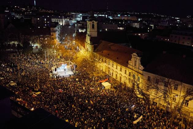 Bilder des Jahres 2024, News 01 Januar News Themen der Woche KW04 News Bilder des Tages Street protests across Slovakia against a plan by populist Prime Minister Robert Fico to amend the penal code and eliminate a national prosecutors office. The planned changes also include a reduction in punishments for corruption including the possibility of suspended sentences, and a significant shortening of the statute of limitations. Rally under the slogan Let s stop them! in Bratislava, Slovakia, January 25, 2024. (CTKxPhoto HolubovaxDorota) CTKPhotoP2024012509077  CTKPhotoP2024012509077