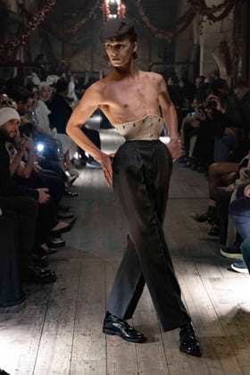 YV - DÃ filÃ de mode Haute-Couture printemps-Ã tÃ 2024 Maison Margiela lors de la fashion week de Paris DÃ filÃ de mode Haute-Couture printemps-Ã tÃ 2024 Maison Margiela lors de la fashion week de Paris. Le 25 janvier 2024 S S 2024 Haute-Couture Maison Margiela during the Paris fashion week. On January 25th 2024 Paris France  Copyright: xAgencex xBestimagexAgencex xBestimagex
