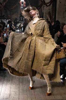 YV - DÃ filÃ de mode Haute-Couture printemps-Ã tÃ 2024 Maison Margiela lors de la fashion week de Paris DÃ filÃ de mode Haute-Couture printemps-Ã tÃ 2024 Maison Margiela lors de la fashion week de Paris. Le 25 janvier 2024 S S 2024 Haute-Couture Maison Margiela during the Paris fashion week. On January 25th 2024 Paris France  Copyright: xAgencex xBestimagexAgencex xBestimagex