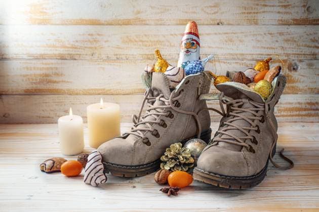 Winter boots, sweets, Christmas decoration and a chocolate Santa against rustic wood, tradition on Nicholas day or in German Nikolaus Tag to fill shoes at 6th December, copy space Winter boots, sweets, Christmas decoration and a chocolate Santa against rustic wood, tradition on Nicholas day or in German Nikolaus Tag to fill shoes at 6th December, copy space, selected focus Copyright: xZoonar.com MarenxWinterx 21006019