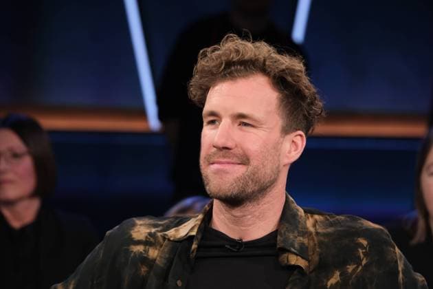 Luke Mockridge zu Gast in der NDR Talk Show, Fototermin am 26.1.2024 im Fernsehstudio Hamburg Lokstedt *** Luke Mockridge as a guest on the NDR Talk Show, photo session on 26 1 2024 in the Hamburg Lokstedt TV studio