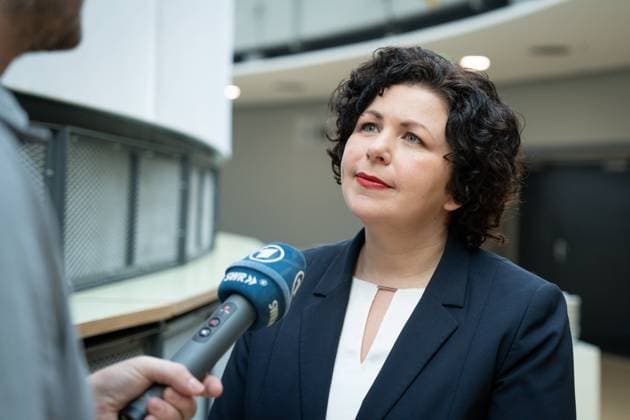 1. Parteitag Buendnis Sahra Wagenknecht - Vernunft und Gerechtigkeit Amira Mohamed Ali, MdB im Portrait beim 1. Parteitag Buendnis Sahra Wagenknecht - Vernunft und Gerechtigkeit im Kosmos Kino in Berlin , Berlin , 27.01.2024 Berlin Berlin Deutschland *** 1 Party Conference Buendnis Sahra Wagenknecht Reason and Justice Amira Mohamed Ali, Member of the Bundestag in portrait at the 1 Party Conference Buendnis Sahra Wagenknecht Reason and Justice at Kosmos Kino in Berlin , Berlin , 27 01 2024 Berlin Berlin Germany