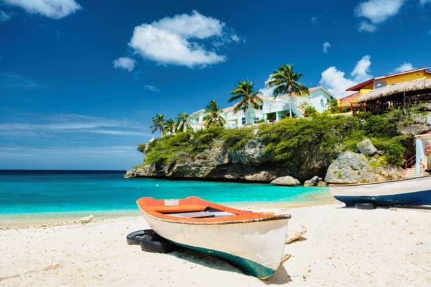 Niederländische Karibik Playa Lagun Beach Cliff Curacao, Lagun Beach Curacao a small island in the Caribbean Playa Lagun Beach Cliff Curacao, Lagun Beach Curacao a small island in the Caribbean. white tropical beach in Curacao Copyright: xZoonar.com FokkexBaarssenx 21033712