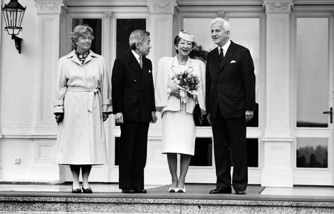Deutschland, Bonn, 13.09.1993 Archiv.: 42-51-13 Japanischer Kaiser in Bonn Foto: Bundespräsident Richard von Weizsäcker und Gattin Marianne und Kaiser Akihito und Kaiserin Michiko Japanischer Kaiser in Bonn *** Germany, Bonn, 13 09 1993 Archive 42 51 13 Japanese Emperor in Bonn Photo Federal President Richard von Weizsäcker and wife Marianne and Emperor Akihito and Empress Michiko Japanese Emperor in Bonn
