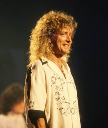 Robert Plant at LIVE AID concert 1985 Robert Plant at LIVE AID concert John Barrett PHOTOlink. EDITORIAL USE ONLY Copyright: xx PhotoxByxJohnxBarrett PHOTOlink.x phlphotos416630