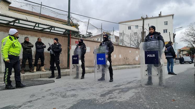 News Themen der Woche KW04 (240128) -- ISTANBUL, Jan. 28, 2024 -- Police officers stand guard in front of the Santa Maria Church after an armed attack in Istanbul,?T¨¹rkiye, Jan. 28, 2024. One person was killed on Sunday in an armed attack on an Italian church in T¨¹rkiye s largest city Istanbul, said Turkish Interior Minister Ali Yerlikaya. (Photo by Xinhua) T?RKIYE-ISTANBUL-ARMED ATTACK SafarxRajabov 