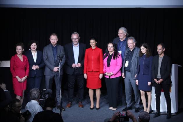 Berlin, Deutschland, 27.01.2024: Kosmos Kino: Gründungsparteitag von Bündnis Sahra Wagenknecht - Vernunft und Gerechtigkeit : Die zehn BSW-Bundestagsabgeordneten, die aus der Linken ausgetreten sind, v.l.n.r.: Zaklin Jadwiga Sarah Nastic, Amira Mohamed Ali, Christian Leye, Alexander Ulrich, Sahra Wagenknecht, Sevim Dagdelen, Andrej Hunko, Klaus Ernst, Jessica Tatti, Ali Al-Dailami *** Berlin, Germany, 27 01 2024 Kosmos Kino Founding party conference of Bündnis Sahra Wagenknecht Vernunft und Gerechtigkeit The ten BSW members of the Bundestag who left the Left Party, from left to right Zaklin Jadwiga Sarah Nastic, Amira Mohamed Ali, Christian Leye, Alexander Ulrich, Sahra Wagenknecht, Sevim Dagdelen, Andrej Hunko, Klaus Ernst, Jessica Tatti, Copyright: xdtsxNachrichtenagenturx dts_29513