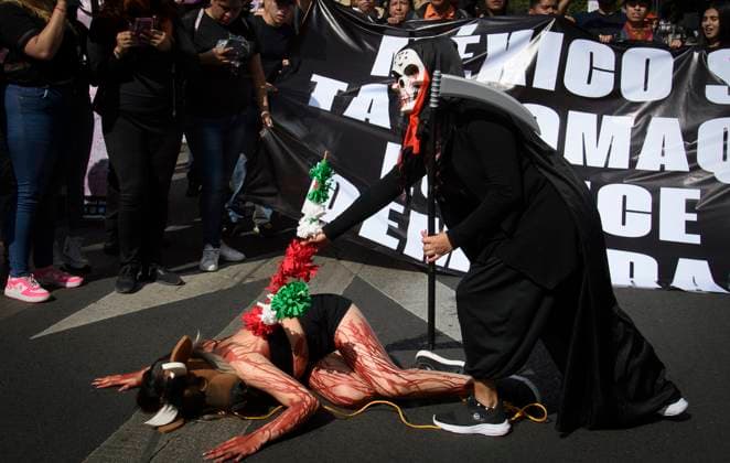 January 28, 2024, Mexico City, Mexico City, Mexico: Dozens of activists demonstrated this Sunday outside Plaza Mo xico, to denounce animal abuse due to the return of bullfighting.. On December 6, a ruling against this decision by the Supreme Court of Justice of the Nation (SCJN) allows fans to enjoy this show again. Mexico City Mexico - ZUMAn296 20240128_zip_n296_013 Copyright: xJorgexNunezx