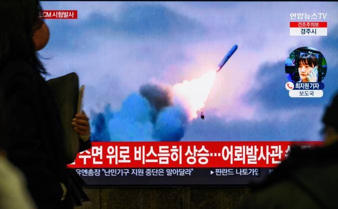 News Themen der Woche KW04 News Bilder des Tages North Korean leader Kim has overseen the test-fire of SLCM and reviewed a project to build a nuclear-powered submarine. A TV at Seoul s Yongsan Railway Station shows the North s firing of a submarine-launched strategic cruise missile Pulhwasal-3-31 on January 28, in this photo carried by the North s official Korean Central News Agency the January 28, 2024. North Korean leader Kim Jong Un has overseen the test-fire of submarine-launched cruise missiles and reviewed a project to build a nuclear-powered submarine, state media reported 29 January. The new Pulhwasal-3-31 strategic cruise missile precisely hit preset targets after flying over the East Sea for 7,421 seconds and 7,445 seconds, the Korean Central News Agency (KCNA) said, suggesting Copyright: xKimxJae-Hwanx xSOPAxImagesx jhk240129002