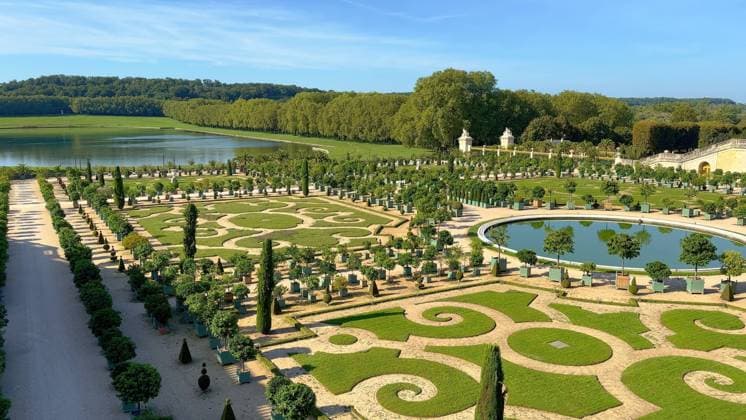 The beautiful gardens at Versailles Castle in Paris - CITY OF PARIS, FRANCE - SEPTEMBER 05, 2023 The beautiful gardens at Versailles Castle in Paris - PARIS, FRANCE - SEPTEMBER 05, 2023 Copyright: xZoonar.com ÊrikxLattweinx 21089956