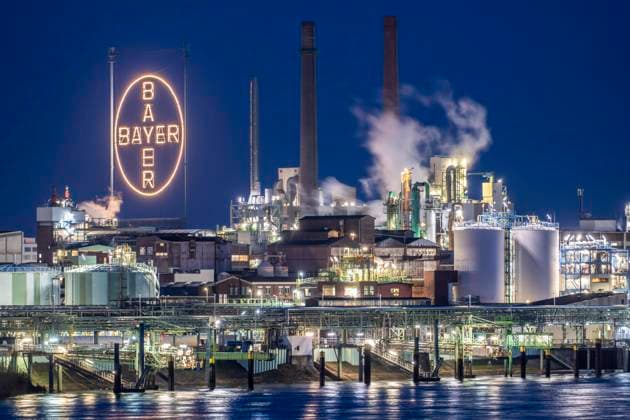 Kulisse des Chempark Leverkusen, Bayer Leverkusen, Chemiepark, Chemiewerk, Fluss Rhein, Leverkusen, NRW, Deutschland, Chempark Leverkusen *** Backdrop of Chempark Leverkusen, Bayer Leverkusen, chemical park, chemical plant, river Rhine, Leverkusen, NRW, Germany, Chempark Leverkusen
