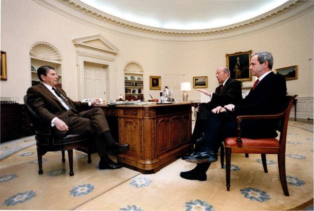 Meeting Shultz and McFarlane United States President Ronald Reagan, left, meets with U.S. Secretary of State George Shultz (center) and Robert McFarlane, Assistant to the President for National Security Affairs, right, in the Oval Office of the White House in Washington, D.C. on Friday, January 4, 1985. It was Shultz and McFarlane s final meeting with the President before their departure for Geneva. Mandatory Credit: Jack Kightlinger - White House via CNP Washington District of Columbia United States of America EDITORIAL USE ONLY Copyright: xx C26533-8A JackxKightlingerx cnpphotos023115