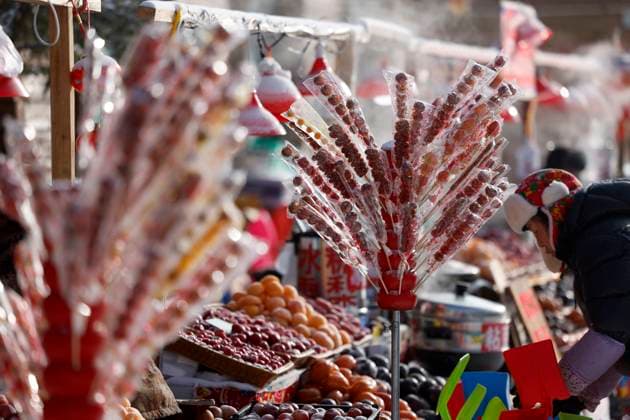 MUDANJIANG, CHINA - JANUARY 24: A vendor sells ice-sugar gourd at the China Snow Town scenic area on January 24, 2024 in Mudanjiang, Heilongjiang Province of China.  Copyright: xChinaxNewsxServicex 111477351707