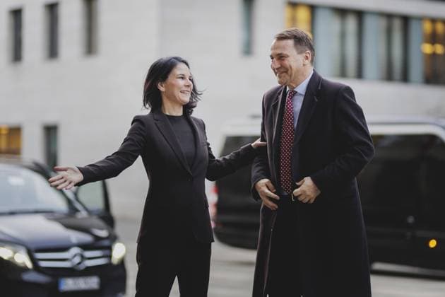 News Themen der Woche KW05 News Bilder des Tages (L-R) Annalena Baerbock (Buendnis 90 Die Gruenen), Bundesaussenministerin, und Radoslaw Sikorski, Aussenminister von Polen, aufgenommen im Rahmen eines gemeinsamen Treffens in Berlin, 30.01.2024. Fotografiert im Auftrag des Auswaertigen Amtes. Berlin Deutschland *** L R Annalena Baerbock Buendnis 90 Die Gruenen , Federal Foreign Minister, and Radoslaw Sikorski, Foreign Minister of Poland, photographed during a joint meeting in Berlin, 30 01 2024 Photographed on behalf of the Federal Foreign Office Berlin Germany Copyright: xFlorianxGaertnerx