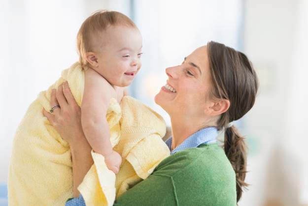 IMAGO Creative, Diversity, Mütter Caucasian mother toweling baby girl with Down Syndrome Jersey City, NJ, USA, 21.12.2023, model released, TTBB_BLD211119.jpg, 35-39 years, 6-11 months, affection, at home, baby, baby girl, baby girls, bath, bath time, bathing, bonding, caring, caucasian, childhood, color image, daughter, disability, domestic life, down syndrome, drying, enjoying, family, family with one child, focus on foreground, fun, happy, head and shoulders, holding, horizontal, hugging, hygiene, indoors, innocence, lifting, love, loving, mid adult, mid adult women, mother, one parent, parenting, people, photography, side view, smiling, three quarter length, together, towel, two people, woman, wrapped in a towel, 2, 30-35, 30-40, 30s, 30s, 35-40, adoring, adult, affecti Copyright: xJGI TomxGrillx