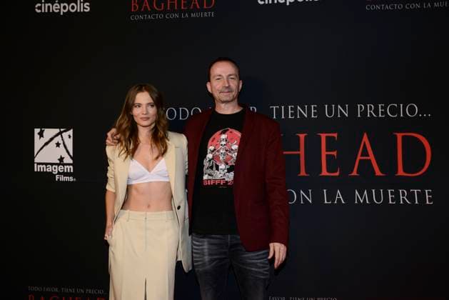 January 30, 2024, Mexico City, Ciudad de Mexico, Mexico: January 30, 2024, Mexico City, Mexico: Director Alberto Corredor and British actress pose for photos during the red carpet of Baghead at Cinepolis Miyana. on January 30, 2024, Mexico City, Mexico. Mexico City Mexico - ZUMAe321 20240130_zea_e321_037 Copyright: xCarlosxTischler xEyepixxGroupx