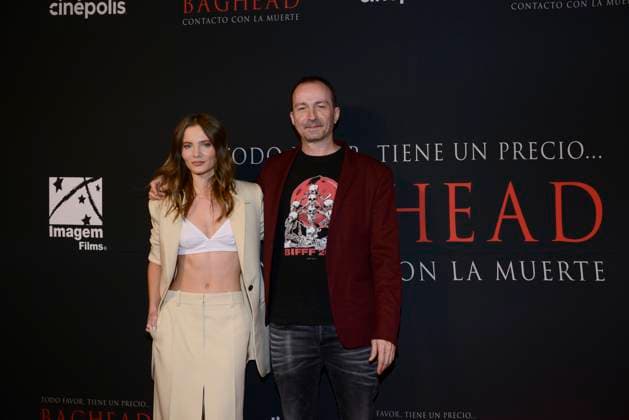 January 30, 2024, Mexico City, Ciudad de Mexico, Mexico: January 30, 2024, Mexico City, Mexico: Director Alberto Corredor and British actress pose for photos during the red carpet of Baghead at Cinepolis Miyana. on January 30, 2024, Mexico City, Mexico. Mexico City Mexico - ZUMAe321 20240130_zea_e321_039 Copyright: xCarlosxTischler xEyepixxGroupx