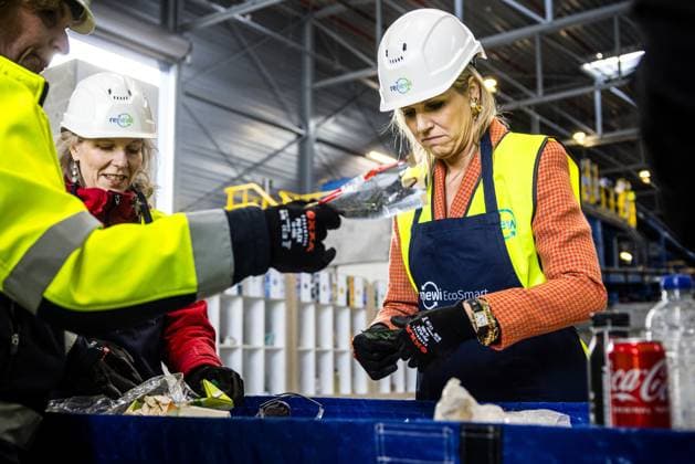 Entertainment Bilder der Woche KW05 Entertainment Bilder des Tages EINDHOVEN - Queen Maxima during a working visit to waste-to-product company Renewi. The visit focuses on the opportunities, challenges and obstacles in material recycling. ANP ROB ENGELAAR netherlands out - belgium out  Copyright: xx x489966683x originalFilename: 489966683.jpg