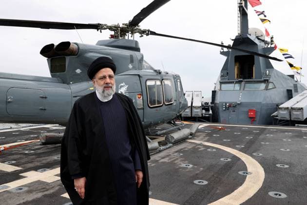 News Themen der Woche KW05 News Bilder des Tages February 2, 2024, Bandar Abbas, Hormozgan, Iran: Iranian President EBRAHIM RAISI visiting the Iranian Revolutionary Guards Corps (IRGC) navy base in Bandar Abbas, southern Iran. Raisi on 02 February stressed that his country will not initiate a war but will respond firmly if any country tries to bully Iran. Bandar Abbas Iran - ZUMAi98_ 20240202_zih_i98_013 Copyright: xIranianxPresidencyx