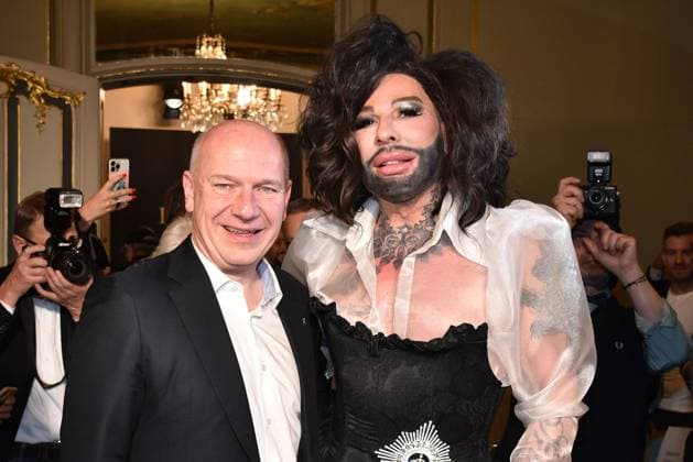 Harald Gloeoeckler with Berlins mayor Kai Wegner at his Gloeoeckler Iconic Couture 30th anniversary fashion show on 2 February 2024 in Berlin Harald Gloeoecklers 30th anniversary fashion show event in Berlin