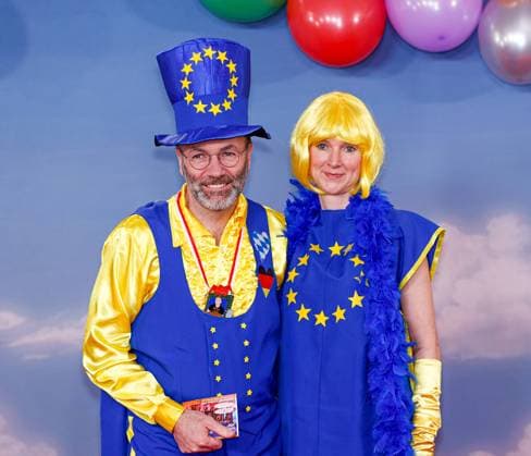 Veitshoechheim, Mainfrankensaele, 02.02.2024, Fastnacht in Franken 2024 Bild: Fraktionsvorsitzende der Europaeischen Volkspartei (EVP) im Europaeischen Parlament, Manfred Weber mit seiner Gattin Andrea *** Veitshoechheim, Mainfrankensaele, 02 02 2024, Fastnacht in Franken 2024 Picture Chairman of the European Peoples Party EPP in the European Parliament, Manfred Weber with his wife Andrea Copyright: HMBxMedia xJulienxBecker