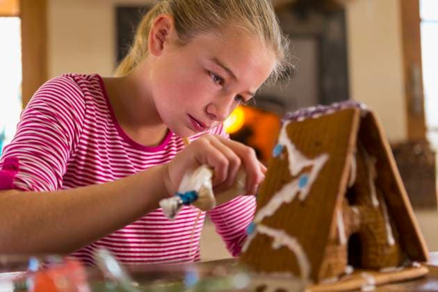 Caucasian girl spreading icing on gingerbread house Lamy, New Mexico, USA, 23.11.2016, model released, TTBB_BLD241008.jpg, 10-11 years, at home, authentic, authenticity, blonde hair, candid, casual clothing, caucasian, celebration, childhood, christmas, close up, color image, day, decorating, domestic life, early morning light, festive, fireplace, food and drink, gen z, generation z, gingerbread, gingerbread house, girl, girls, happy, head and shoulders, holiday, horizontal, icing, indoors, lamy, looking down, new mexico, one girl alone, one person, people, photography, pre teen girl, pre-adolescent child, real people, selective focus, serious, spreading, tradition, united states, real lifeadorning, america, american, americas, blond, cele Copyright: xMarcxRomanellix