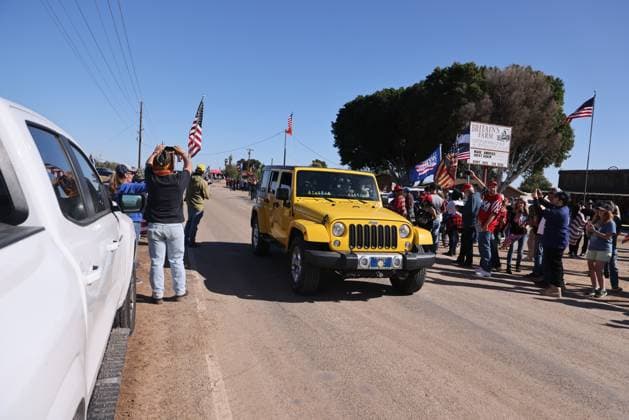 February 3, 2024, Yuma, Arizona, USA: Pro-Trump rallygoers cheer the arrival of more vehicles at a Take Our Border Back convoy and protest in Yuma, Arizona. Yuma USA - ZUMAs298 20240203_zsp_s298_012 Copyright: xCalvinxStewartx