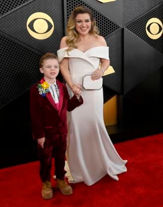 (L-R) Remington Alexander and Kelly Clarkson attend the 66th annual Grammy Awards at the Crypto.com Arena in Los Angeles on Sunday, February 4, 2024.  LAP20240204052 JIMxRUYMEN