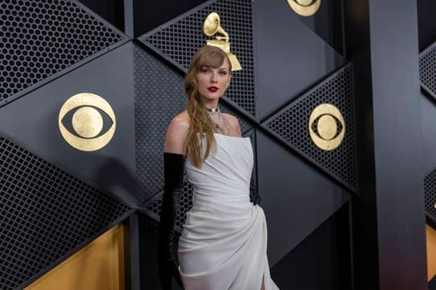 Taylor Swift attend the 66th GRAMMY Awards at Crypto.com Arena on February 04, 2024 in Los Angeles, California. Armando Arorizo !ACHTUNG: NUR REDAKTIONELLE NUTZUNG!  Copyright: xArmandoxArorizox AME6104 20240205-55012842785_1