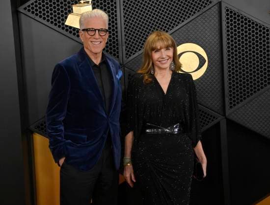 L-R) Ted Danson and Mary Steenburgen attend the 66th annual Grammy Awards at the Crypto.com Arena in Los Angeles on Sunday, February 4, 2024.  LAP20240204090 JIMxRUYMEN