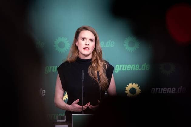 Pressekonferenz mit Terry Reintke, Spitzenkandidatin der deutschen Grünen sowie der Europäischen Grünen - PK nach Gremiensitzungen in der Berliner Parteizentrale Pressekonferenz mit Terry Reintke, Spitzenkandidatin der deutschen Grünen sowie der Europäischen Grünen - PK nach Gremiensitzungen in der Berliner Parteizentrale *** Press conference with Terry Reintke, lead candidate of the German Greens and the European Greens Press conference with Terry Reintke, lead candidate of the German Greens and the European Greens Press conference after committee meetings at the party headquarters in Berlin Fotograf