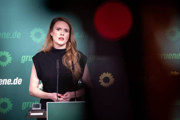Pressekonferenz mit Terry Reintke, Spitzenkandidatin der deutschen Grünen sowie der Europäischen Grünen - PK nach Gremiensitzungen in der Berliner Parteizentrale Pressekonferenz mit Terry Reintke, Spitzenkandidatin der deutschen Grünen sowie der Europäischen Grünen - PK nach Gremiensitzungen in der Berliner Parteizentrale *** Press conference with Terry Reintke, lead candidate of the German Greens and the European Greens Press conference with Terry Reintke, lead candidate of the German Greens and the European Greens Press conference after committee meetings at the party headquarters in Berlin Fotograf