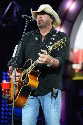 HARTFORD CT - SEPTEMBER 20: Toby Keith performs at the Comcast Theatre on September 20, 2012 in Hartford, Connecticut....People: Toby Keith Hartford United States Of America - ZUMAs214 20120921_aba_s214_052 Copyright: xSMGx