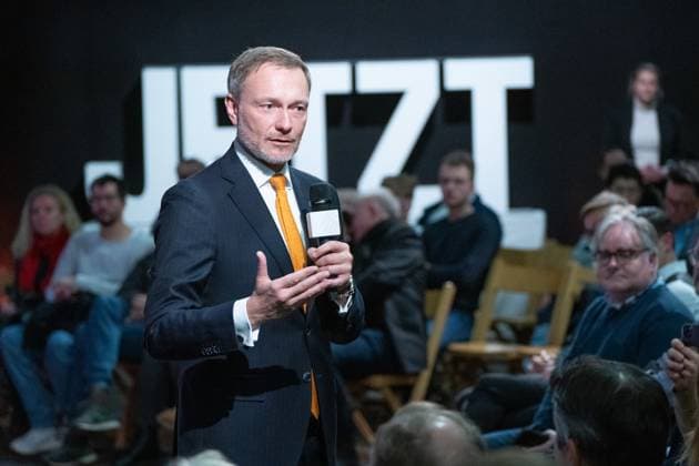 News Themen der Woche KW06 News Bilder des Tages Bundesfinanzminister Christian Lindner stellt sich im Rahmen seiner so genannten Bürgerdialogtour JETZT Im Dialog Fragen von Bürgerinnen und Bürgern in Lübeck Bundesfinanzminister Christian Lindner stellt sich im Rahmen seiner so genannten Bürgerdialogtour JETZT Im Dialog Fragen von Bürgerinnen und Bürgern in Lübeck *** Federal Minister of Finance Christian Lindner answers questions from citizens in Lübeck as part of his so-called Citizens Dialogue Tour NOW In Dialogue Federal Minister of Finance Christian Lindner answers questions from citizens in Lübeck as part of his so-called Citizens Dialogue Tour NOW In Dialogue Fotograf