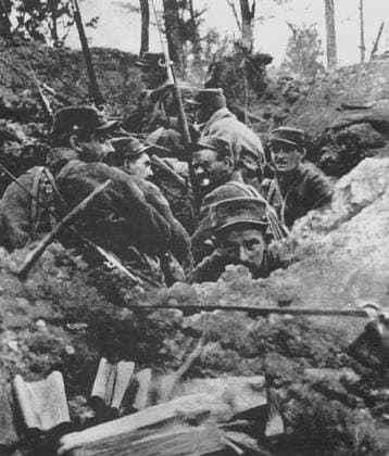 Portuguese Expeditionary force at the Battle of the Lys, 1918 (b w photo) 1147467 Portuguese Expeditionary force at the Battle of the Lys, 1918 (b w photo); Private Collection; (add.info.: In 1916 neutral Portugal, at the request of Britain, confiscated German ships in Portuguese ports and Germany declared war. Defeated at La Lys where 400 CEP died and 6,500 were taken prisoner. ). Copyright: xBridgemanxImagesx 1147467