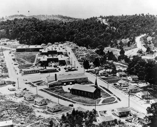 The Manhattan Project, Oak Ridge in Tennessee, 1945 (b w photo) 1219275 The Manhattan Project, Oak Ridge in Tennessee, 1945 (b w photo); Private Collection; (add.info.: Oak Ridge was established in 1942 as a production site for the Manhattan Project the massive American, British, and Canadian operation that developed the atomic bomb.). Copyright: xBridgemanxImagesx 1219275