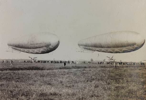 First World War: Italian Army airships ready for takeoff (b w photo) 1250177 First World War: Italian Army airships ready for takeoff (b w photo) by Unknown photographer, (20th century); (add.info.: Unidentified Author Italy); Fratelli Alinari Museum Collections, Florence, Italy. Copyright: xFratellixAlinarixMuseumxCollections,xFlorence,xItalyx xBridgemanxImagesx 1250177
