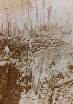 First World War: soldiers in a trench on Mount Zebio (b w photo) 1250820 First World War: soldiers in a trench on Mount Zebio (b w photo) by Unknown photographer, (20th century); (add.info.: Unidentified Author Veneto, Italy); Fratelli Alinari Museum Collections, Florence, Italy. Copyright: xFratellixAlinarixMuseumxCollections,xFlorence,xItalyx xBridgemanxImagesx 1250820
