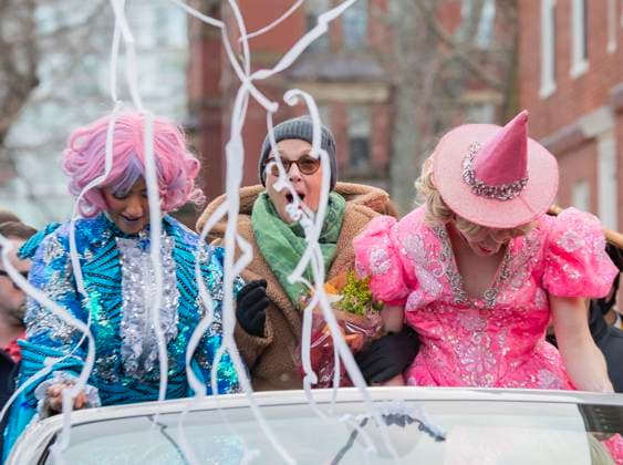 US actress Annette Bening, flanked by Harvard students, reacts to confetti during a parade, through the Harvard Yard in her honor, as she is named the Harvard University s Hasty Pudding Theatricals 2024 Woman of the Year in Cambridge, MA on Tuesday, February 06, 2024.  BOS20240206015 AmandaxSabga
