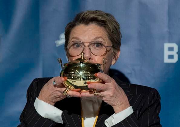 US actress Annette Bening kisses her Pudding Pot following a roast in her honor, as she is named the Harvard University s Hasty Pudding Theatricals 2024 Woman of the Year in Cambridge, MA on Tuesday, February 06, 2024.  BOS20240206059 AmandaxSabga