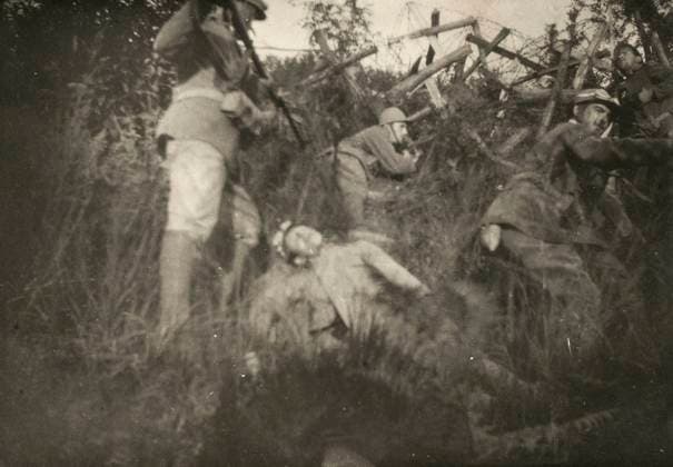 Simulation of an assault in a trench of the Carso during the First World War (b w photo) 1253425 Simulation of an assault in a trench of the Carso during the First World War (b w photo) by Gentilini, Giuseppe (fl.1915-1920); (add.info.: Gentilini Giuseppe Friuli Venetia Julia, Italy); Fratelli Alinari Museum Collections, Florence, Italy. Copyright: xFratellixAlinarixMuseumxCollections,xFlorence,xItalyx xBridgemanxImagesx 1253425