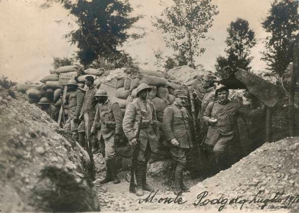 Italian army soldiers on Mount Podgora during the First World War, Piedimonte del Calvario, 07 1915 (b w photo) 1253427 Italian army soldiers on Mount Podgora during the First World War, Piedimonte del Calvario, 07 1915 (b w photo) by Unknown photographer, (20th century); (add.info.: Unidentified Author Gorizia, Italy); Fratelli Alinari Museum Collections, Florence, Italy. Copyright: xFratellixAlinarixMuseumxCollections,xFlorence,xItalyx xBridgemanxImagesx 1253427