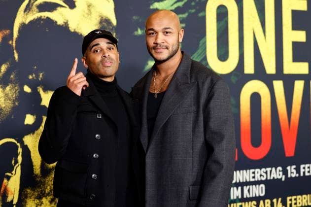 Entertainment Themen der Woche KW06 Entertainment Bilder des Tages Entertainment Bilder des Tages Patrice Bart-Williams und Malick Bauer bei der Premiere des Kinofilms Bob Marley: One Love im Kino International. Berlin, 06.02.2024 *** Patrice Bart Williams and Malick Bauer at the premiere of the movie Bob Marley One Love at Kino International Berlin, 06 02 2024 Foto:xS.xGabschx xFuturexImagex love_4252