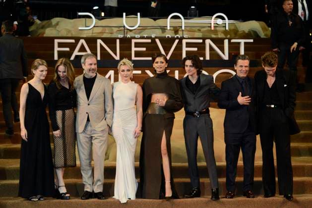 February 6, 2024, Mexico City, Ciudad de Mexico, Mexico: February 6, 2024, Mexico City, Mexico: (L-R) Denis Villeneuve, Tanya Lapointe, Florence Pugh, Zendaya, Timotho e Chalamet, Josh Brolin and Austin Butler attend the red carpet of the Fan Event for the film Dune: Part Two at Auditorio Nacional. on February 6, 2024 in Mexico City. Mexico City Mexico - ZUMAe321 20240206_zea_e321_023 Copyright: xCarlosxTischler xEyepixxGroupx
