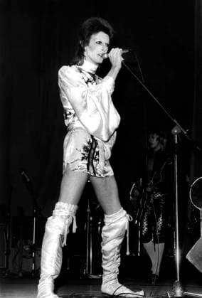 David Bowie on Stage (Ziggy Stardust Tour) 1973 (b w photo) 1653298 David Bowie on Stage (Ziggy Stardust Tour) 1973 (b w photo). Copyright: xBridgemanxImagesx 1653298