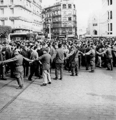 Days of barricade in Algiers (demonstrations in favour of French Algeria) January 28, 1960 during war in Algeria war 1707053 Days of barricade in Algiers (demonstrations in favour of French Algeria) January 28, 1960 during war in Algeria war. Copyright: xBridgemanxImagesx 1707053