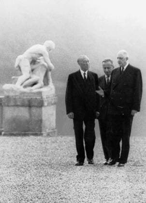 last official meeting of French President De Gaulle and German chancellor Konrad Adenauer (before his resignation) in the context of construction of Europe after signature of the French-German agreements September 1963 - CEE EEC relation franco-allemandes German-French relationships France Allemagne Germany, photo Pool 1707453 last official meeting of French President De Gaulle and German chancellor Konrad Adenauer (before his resignation) in the context of construction of Europe after signature of the French-German agreements September 1963 - CEE EEC relation franco-allemandes German-French relationships France Allemagne Germany, photo Pool; (add.info.: last official meeting of french president De Gaulle and german chancellor Konrad Adenau Copyright: xBridgemanxImagesx 1707453