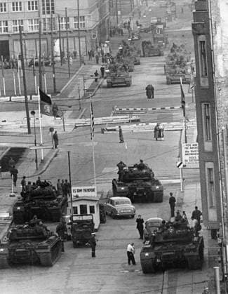 Photo taken from Checkpoint Charlie (famous checkpoint between West Berlin and East Berlin) : foreground the Americans, background the Soviets, 1961 1712047 Photo taken from Checkpoint Charlie (famous checkpoint between West Berlin and East Berlin) : foreground the Americans, background the Soviets, 1961; (add.info.: Photo taken from Checkpoint Charlie (famous checkpoint between West Berlin and East Berlin) : foreground the Americans, background the Soviets, 1961). Copyright: xBridgemanxImagesx 1712047